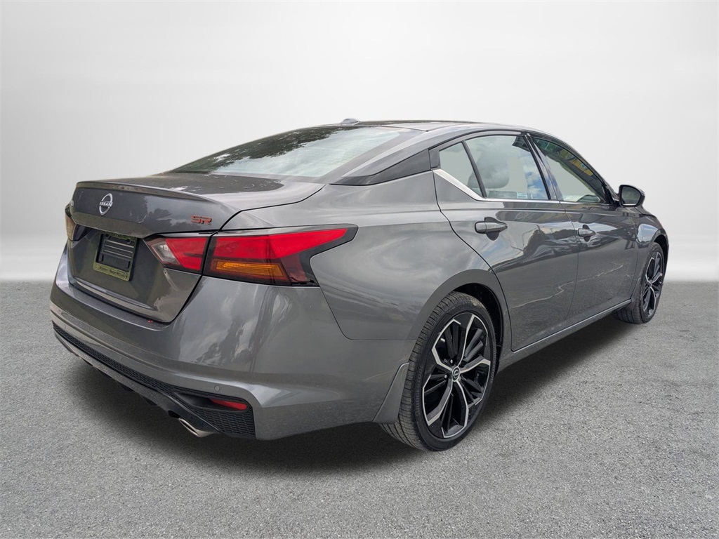 2025 Nissan Altima 2.5 SR photo 3