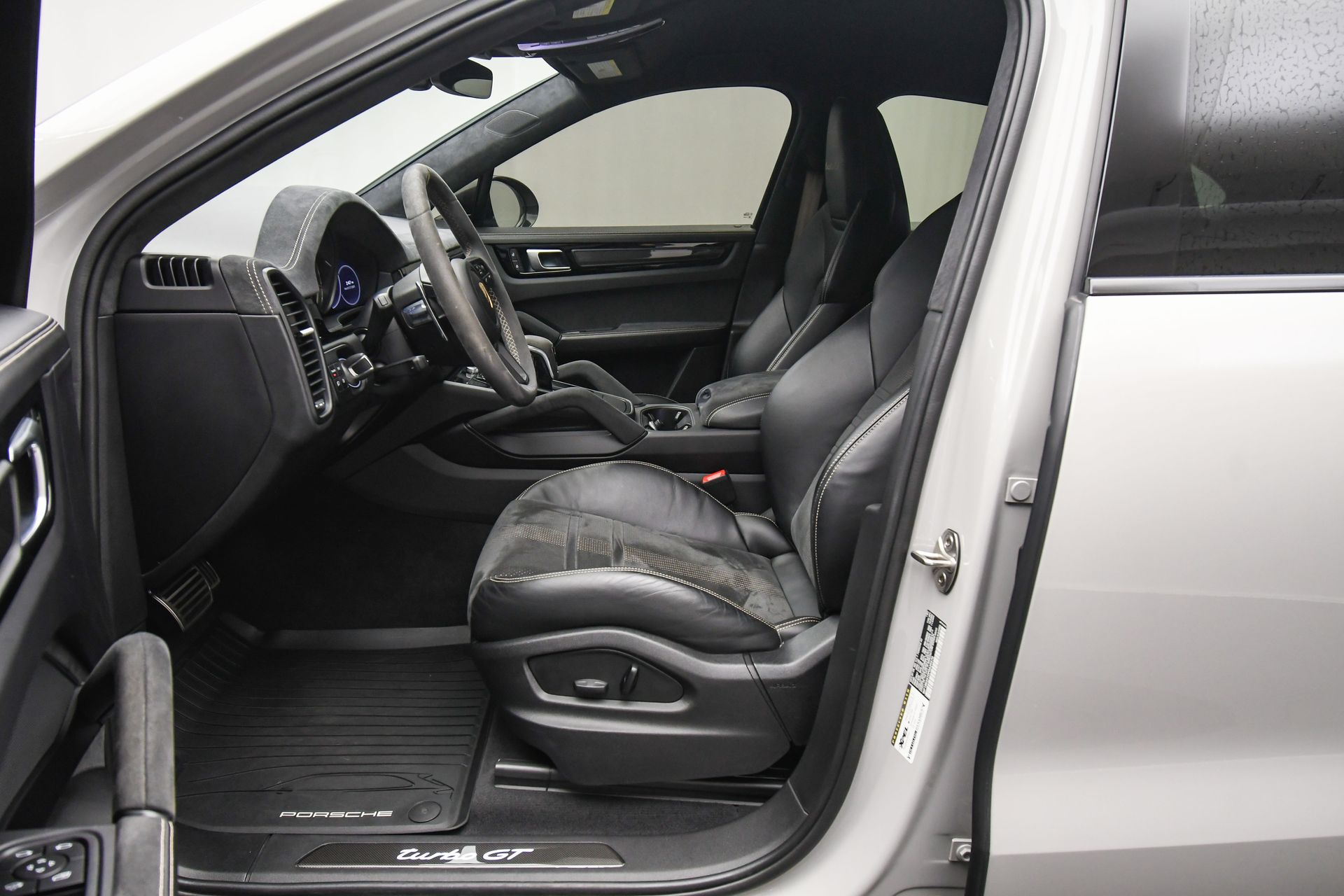 2023 Porsche Cayenne Coupe Turbo GT photo 17