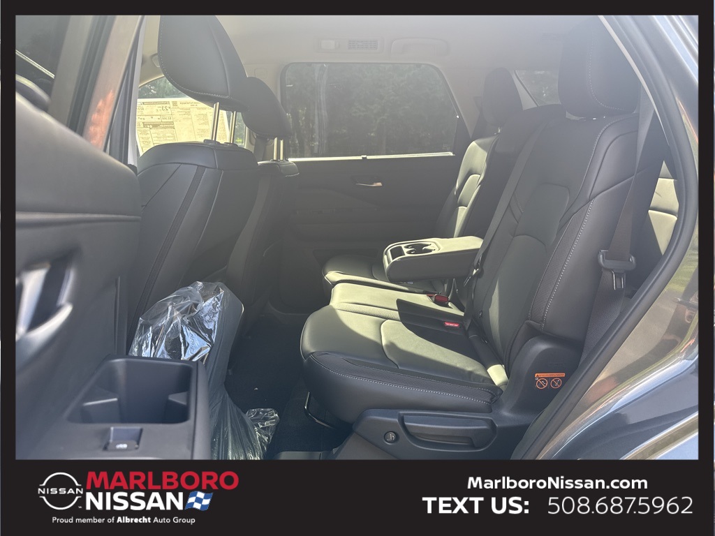 2025 Nissan Pathfinder SL photo 14