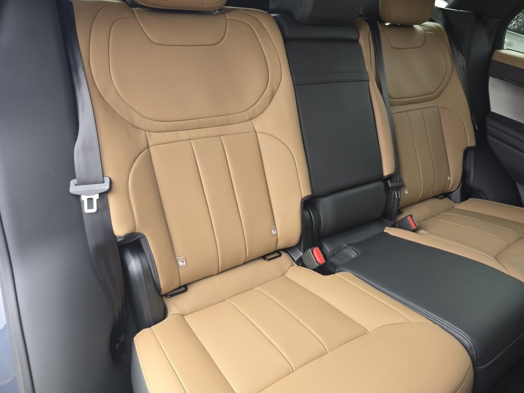 2025 Land Rover Range Rover Sport SE photo 12
