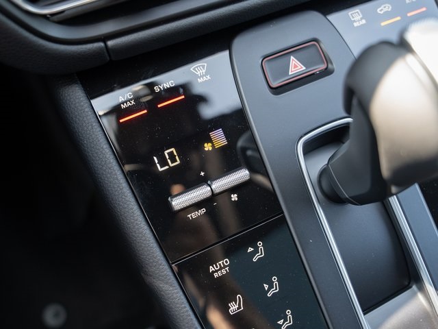 2026 Porsche Macan T photo 26