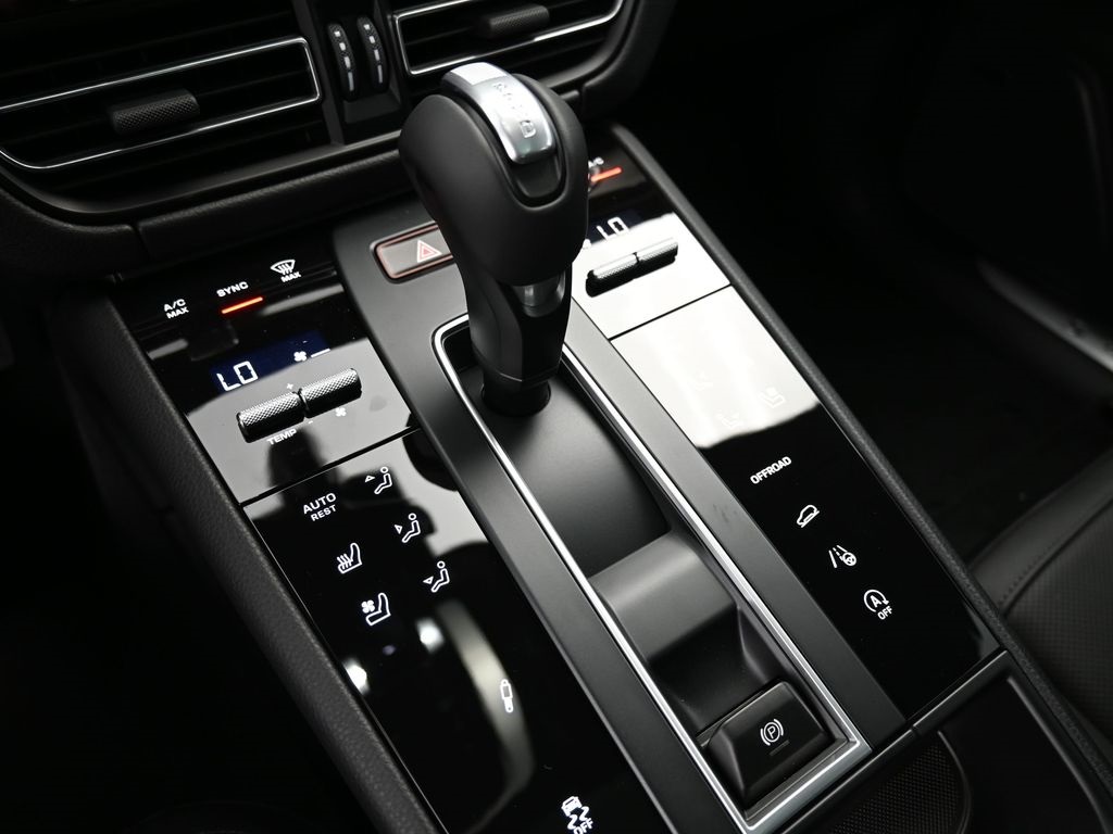 2026 Porsche Macan S photo 21