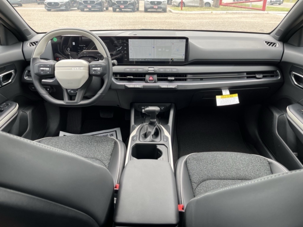 2025 Kia K4 GT-Line photo 10