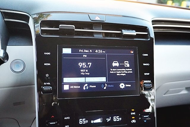 Used 2024 Gray Hyundai SEL image 24