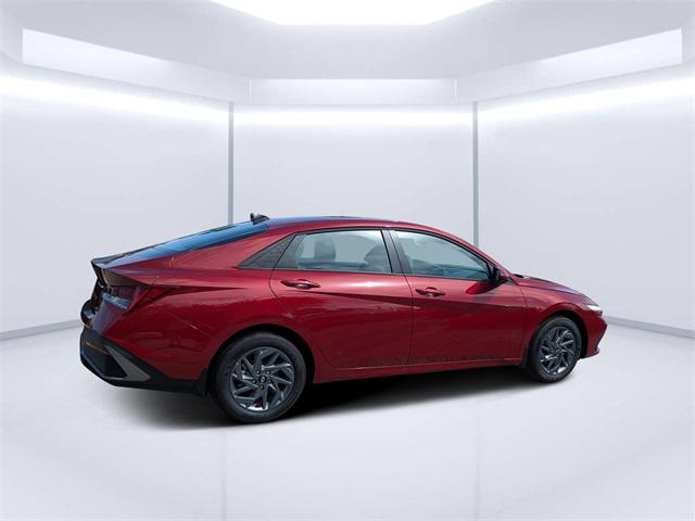 2025 Hyundai Elantra Hybrid Blue photo 3