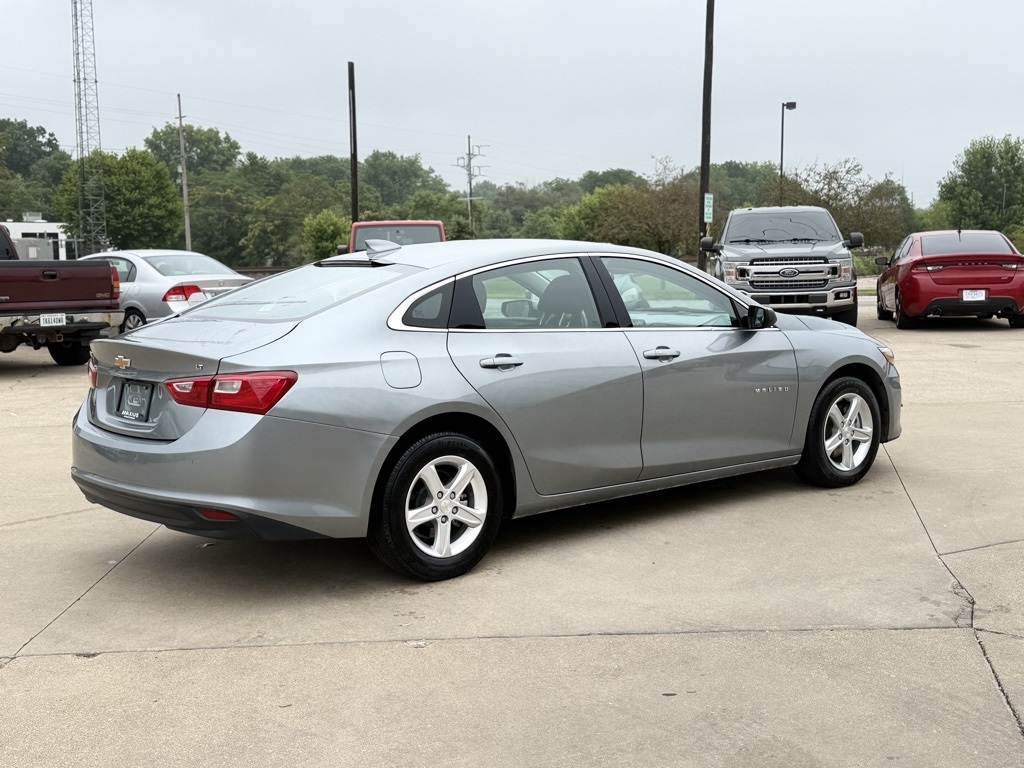 2024 Chevrolet Malibu 1LT photo 2