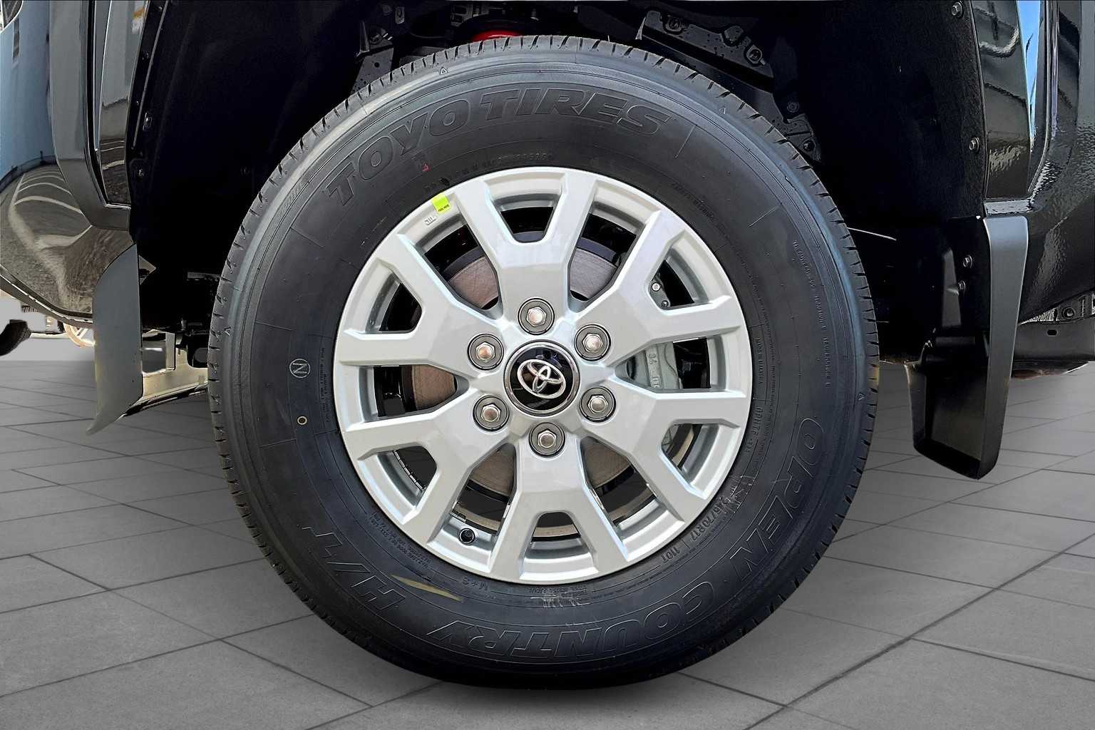 2025 Toyota Tacoma SR5 4x4 Double Cab photo 10