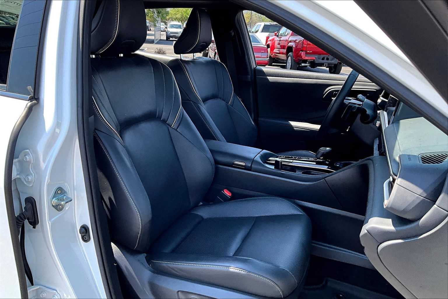 2025 Toyota Crown Platinum photo 7