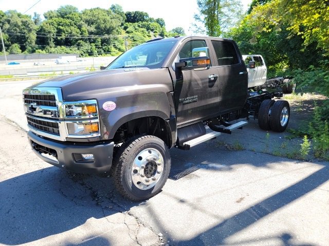 2023 Chevrolet Silverado 5500HD Work Truck photo 2