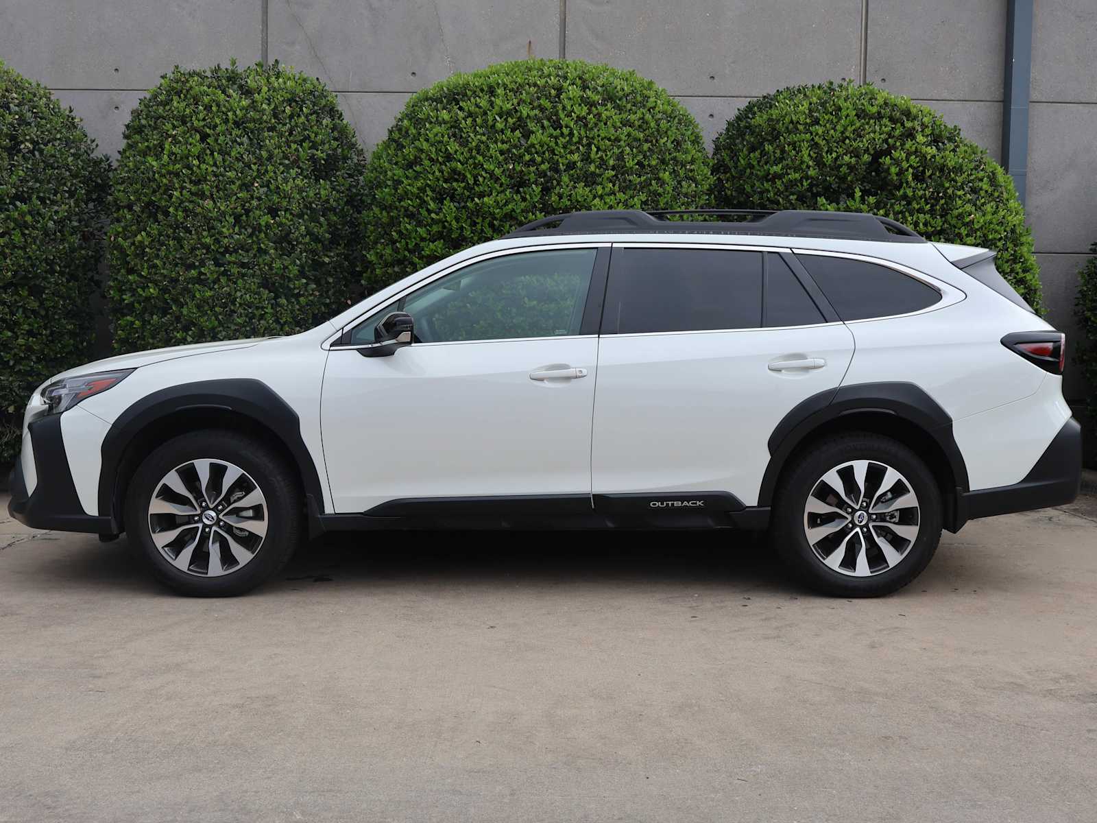 2025 Subaru Outback Limited photo 4