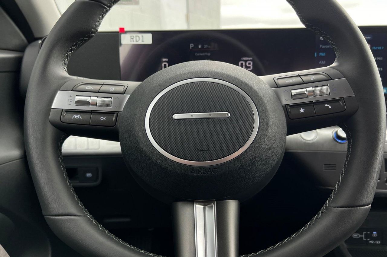 2025 Hyundai Kona SEL photo 23