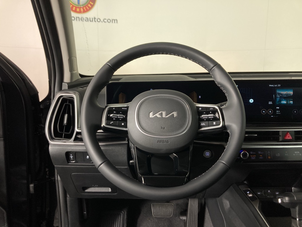 2025 Kia Sorento S photo 7
