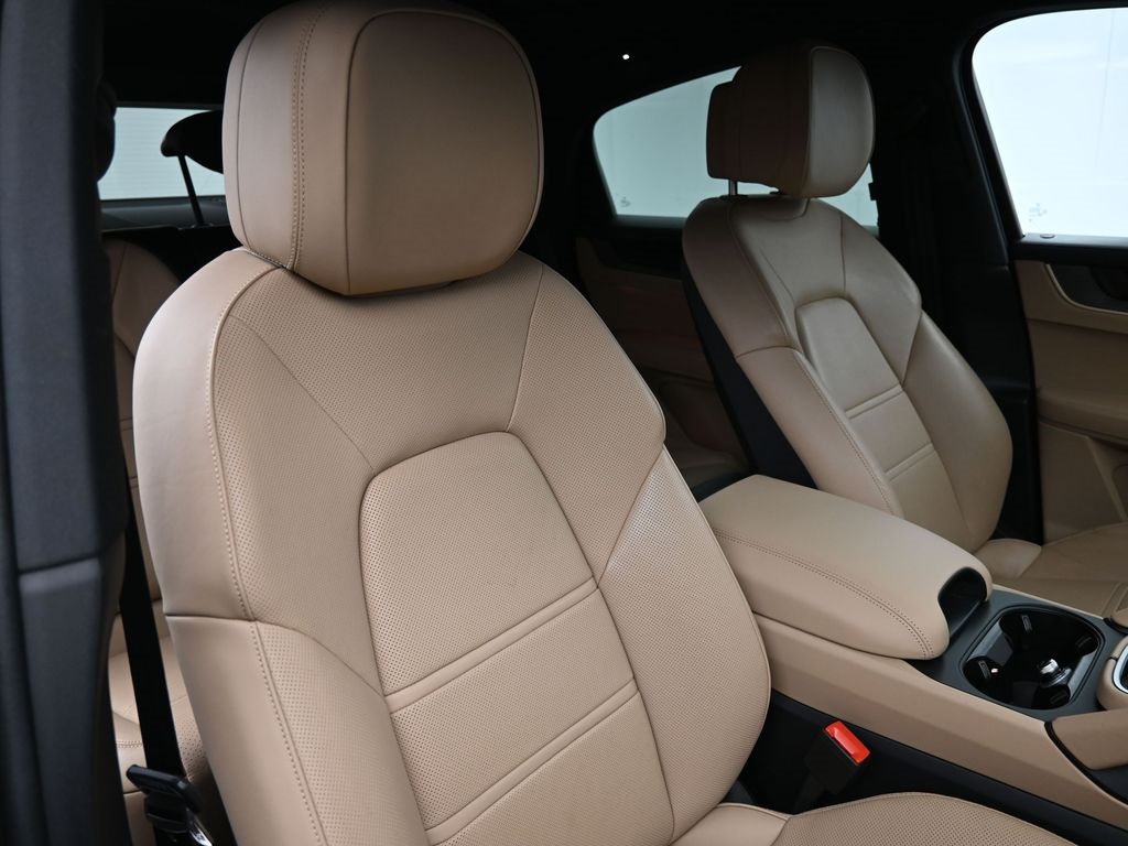 2024 Porsche Cayenne Coupe Base photo 15
