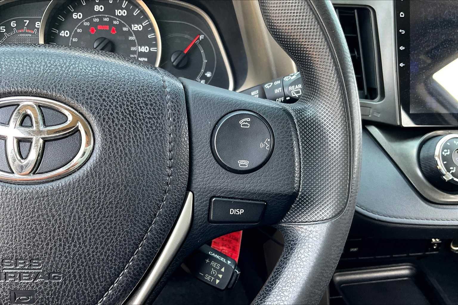 2015 Toyota RAV4 LE photo 21