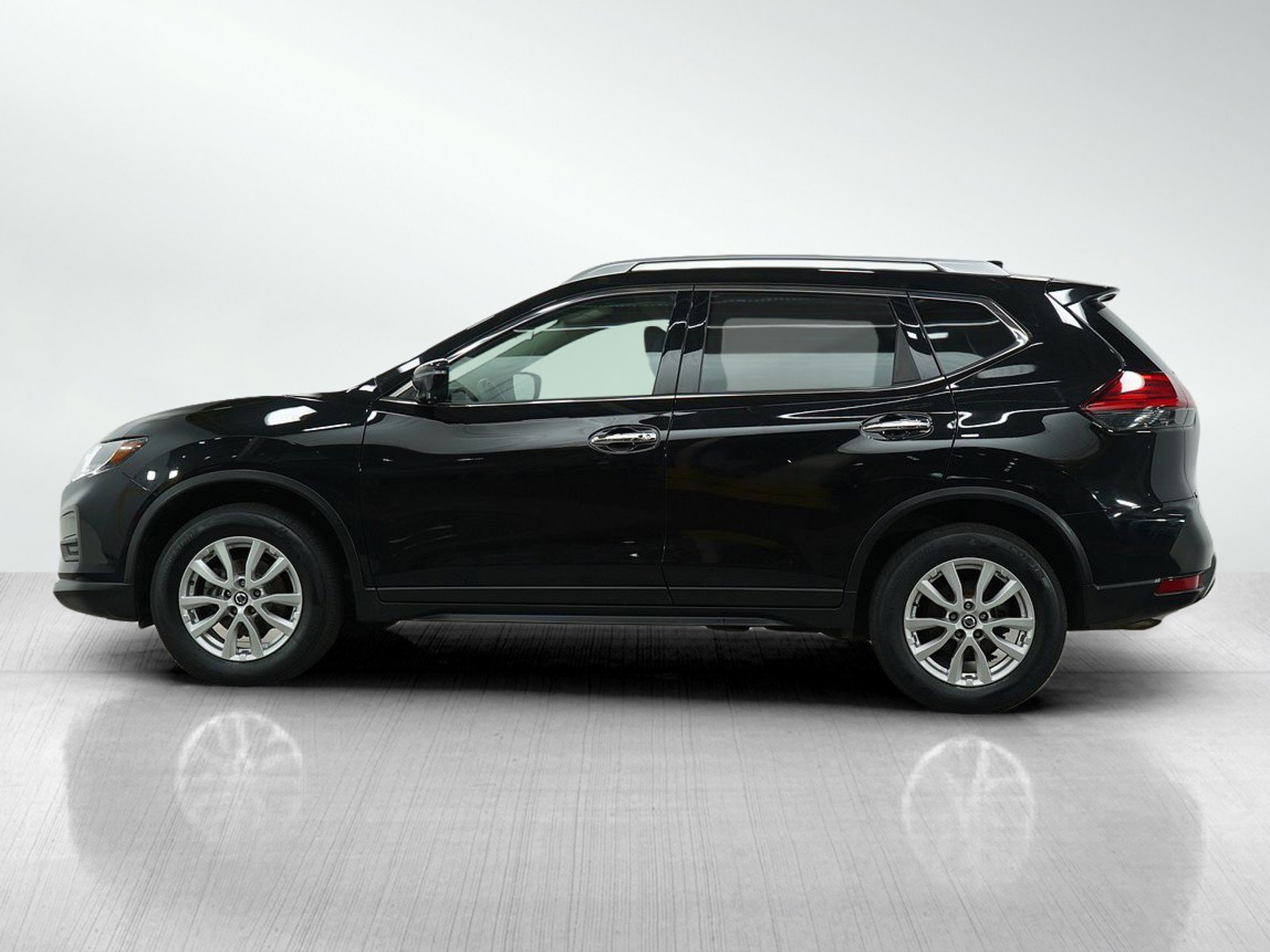 Used 2017 Nissan Rogue SV with VIN KNMAT2MV1HP522975 for sale in Bloomington, Minnesota
