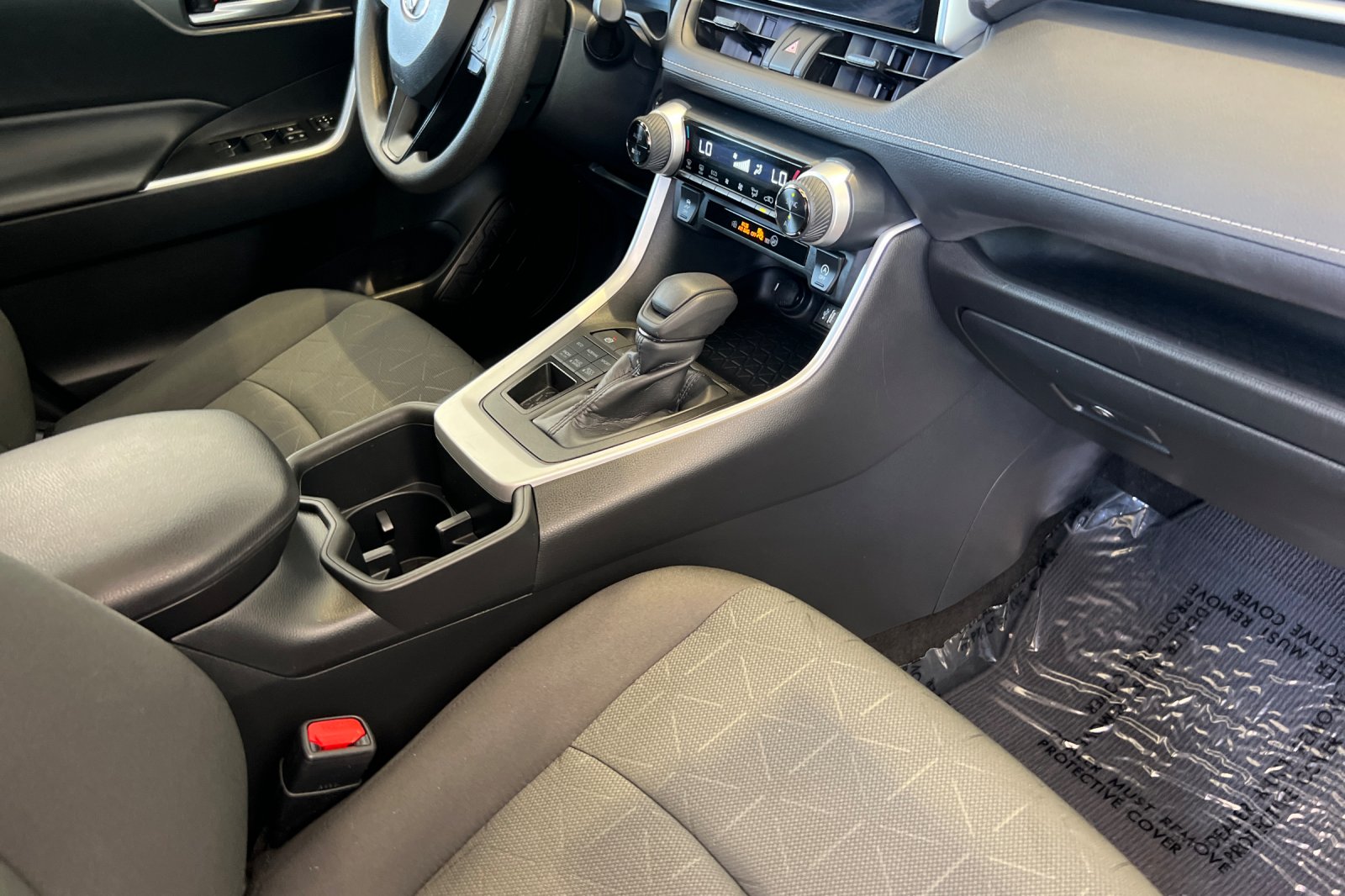 2023 Toyota RAV4 XLE photo 13