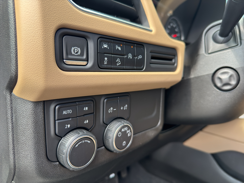 2021 Chevrolet Suburban Premier photo 15