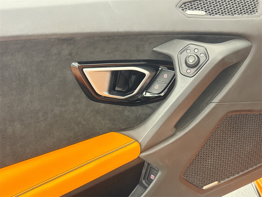 2020 Lamborghini Huracan Evo Spyder photo 17