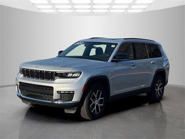 2024 Jeep Grand Cherokee Limited photo 2