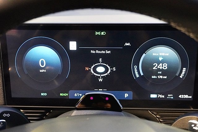 Used 2025 Green Hyundai SEL image 38