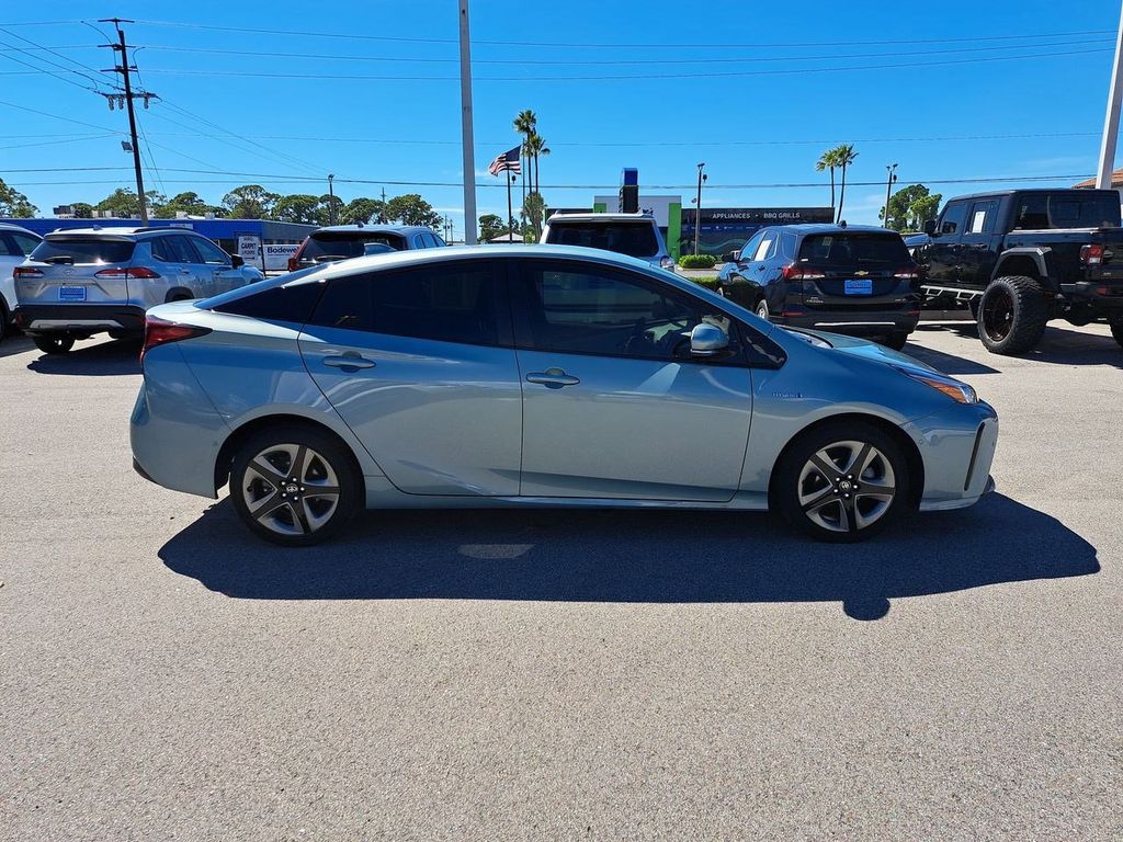 2020 Toyota Prius Limited photo 4