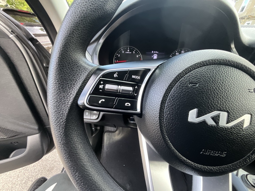 2023 Kia Seltos LX photo 10