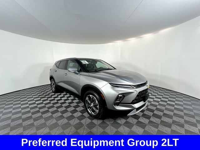 2023 Chevrolet Blazer 2LT photo 2