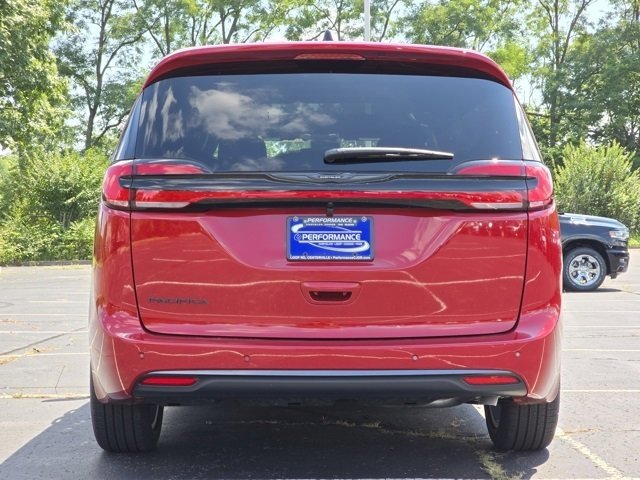 2026 Chrysler Pacifica photo 18