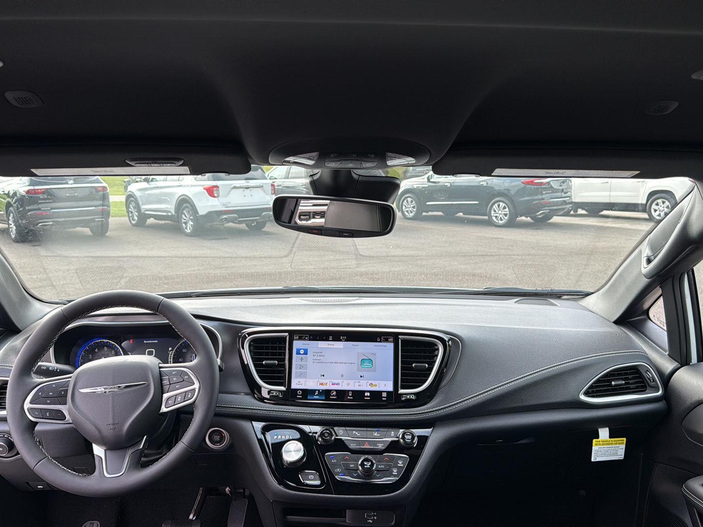 2026 Chrysler Pacifica photo 4