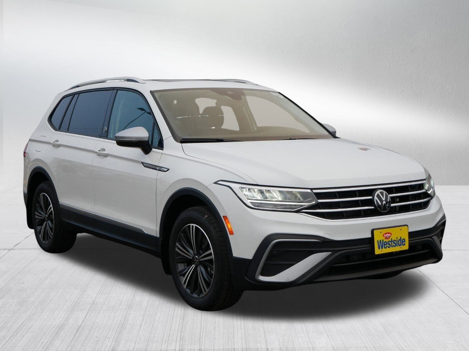 2024 Volkswagen Tiguan Wolfsburg Edition photo 2