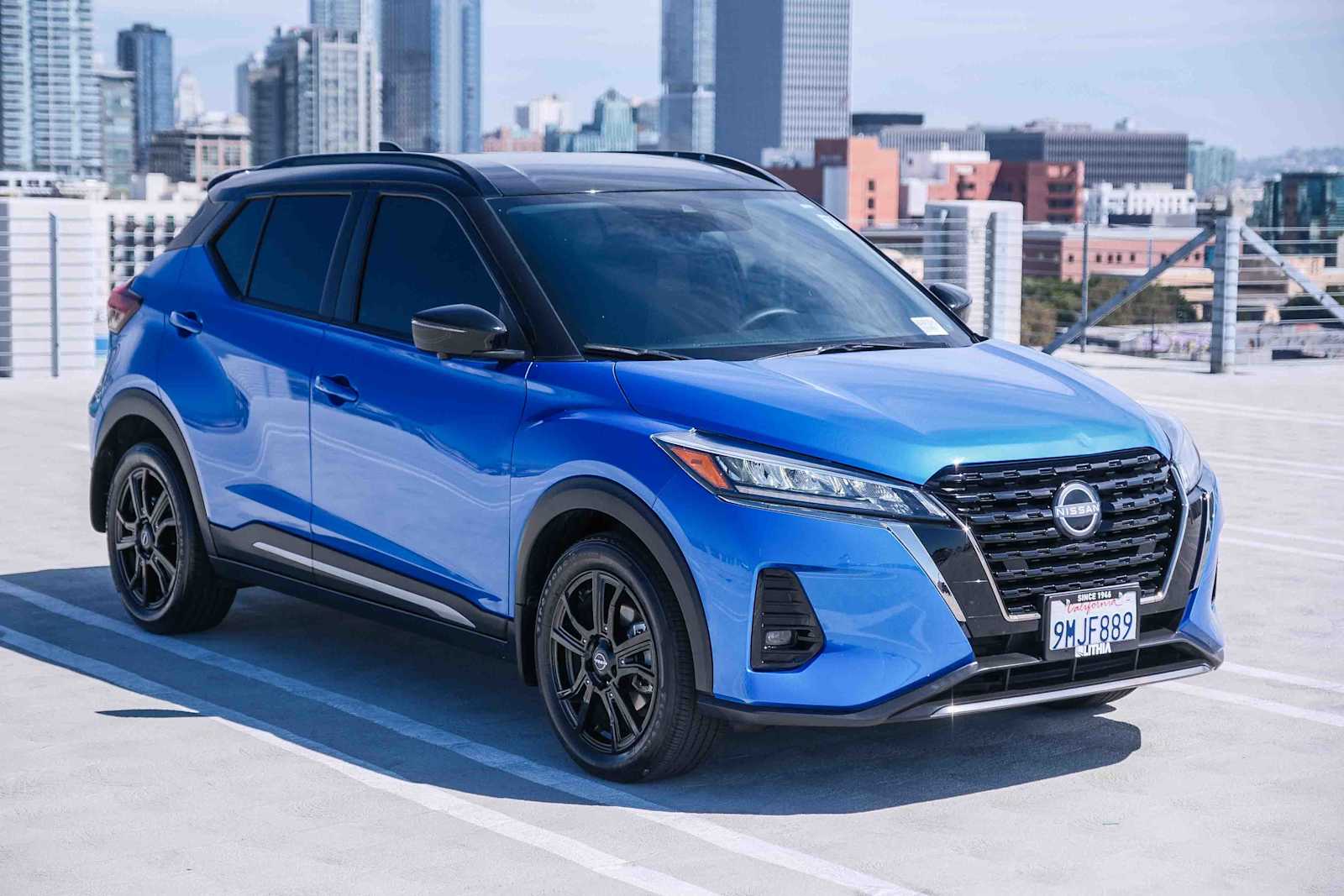 2023 Nissan Kicks SR photo 3