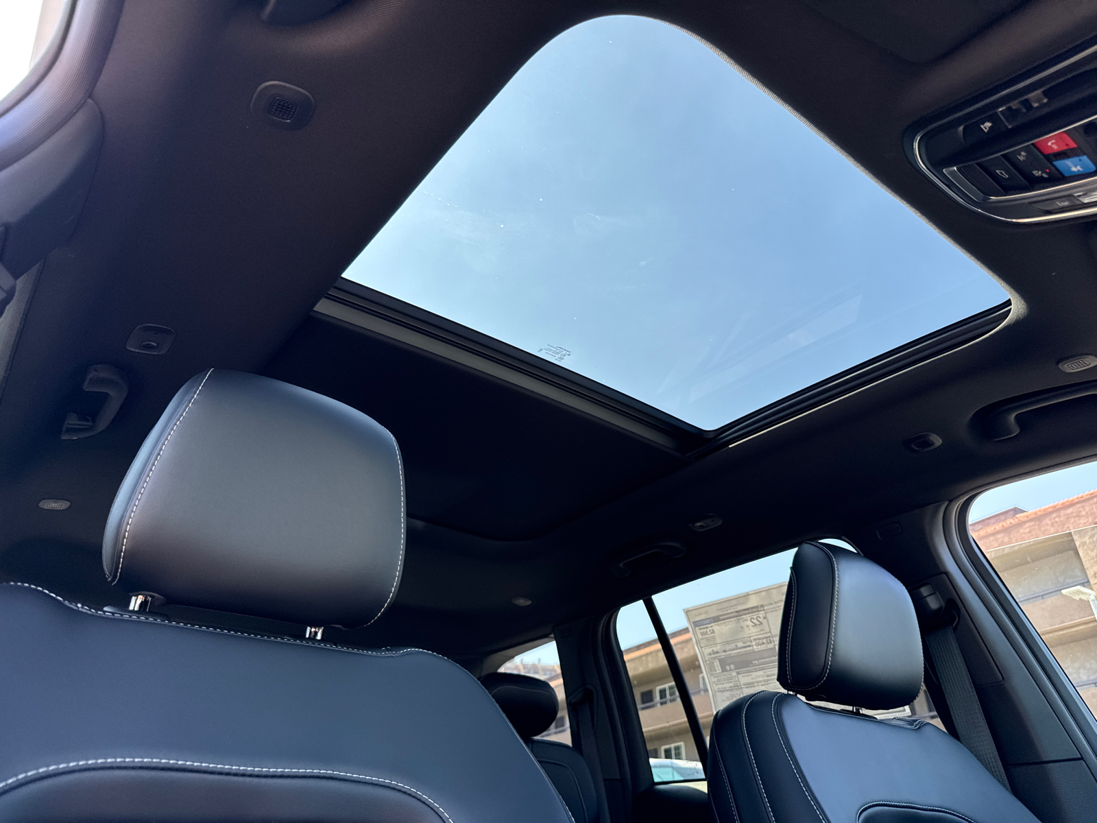 2025 Jeep Grand Cherokee Limited photo 3