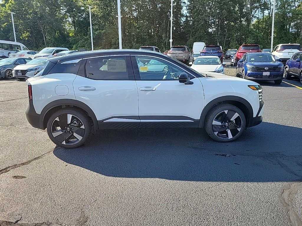 2026 Nissan Kicks SR photo 5