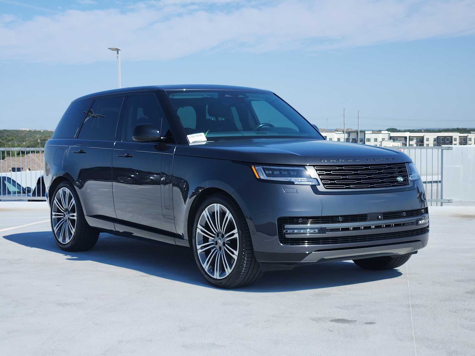 2024 Land Rover Range Rover SE photo 3
