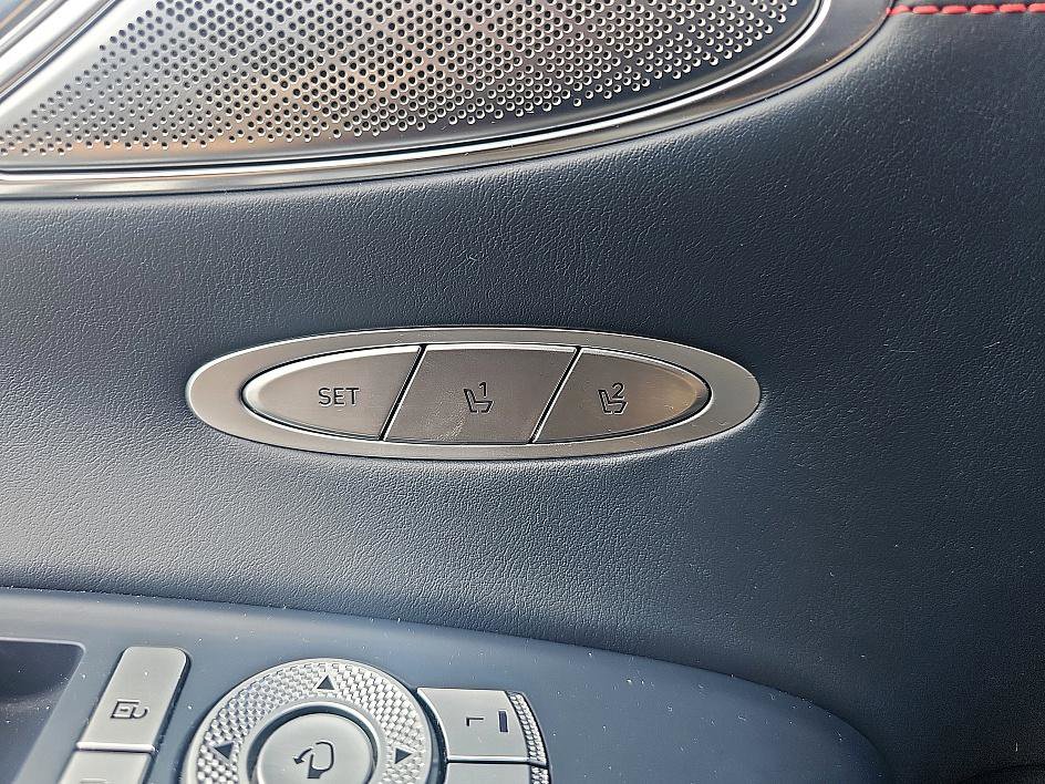 2023 Genesis GV70 2.5T Sport photo 12