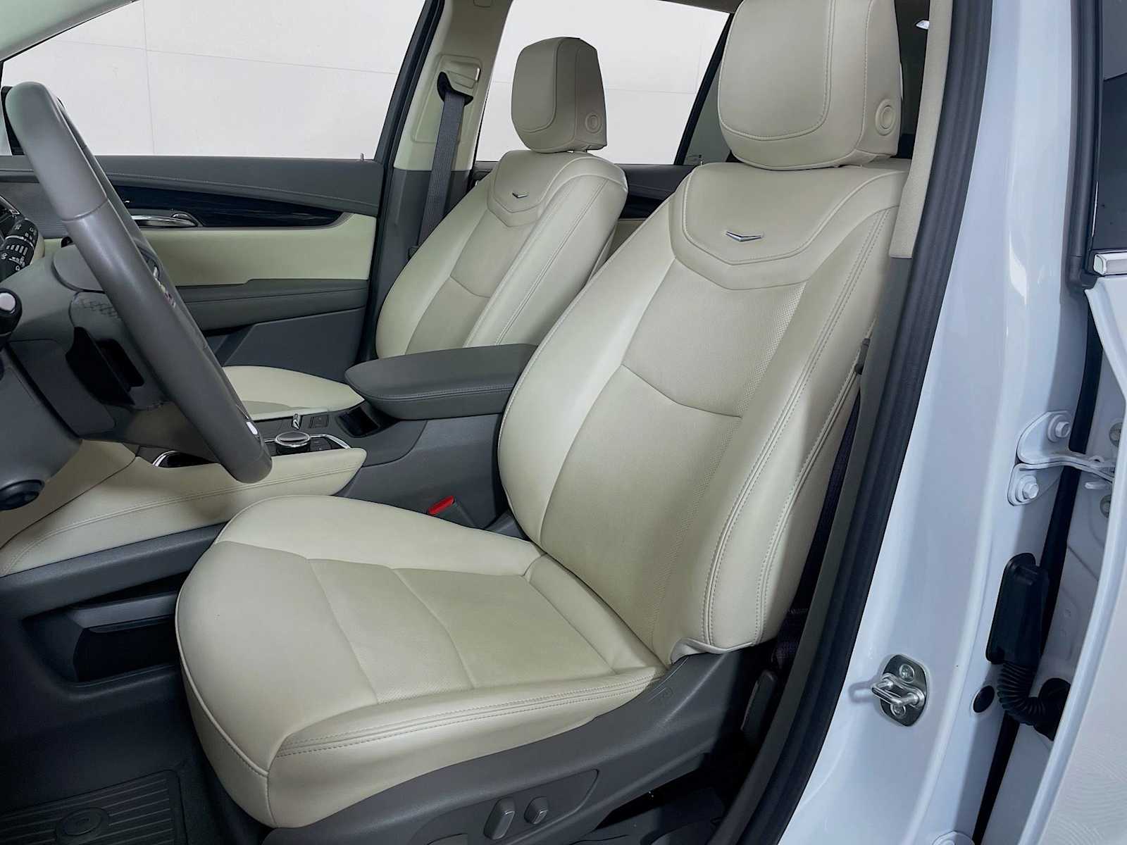 2025 Cadillac XT6 Premium Luxury photo 4