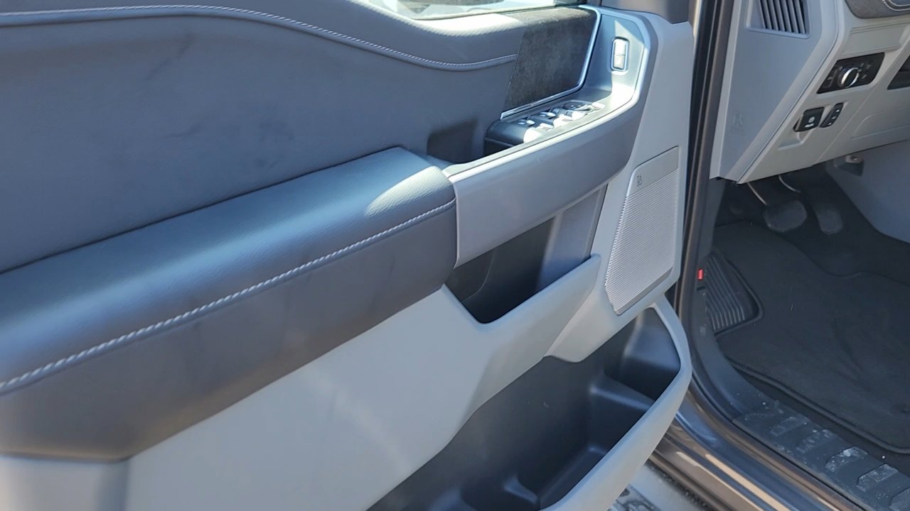 2025 Ford F-150 Lightning photo 14