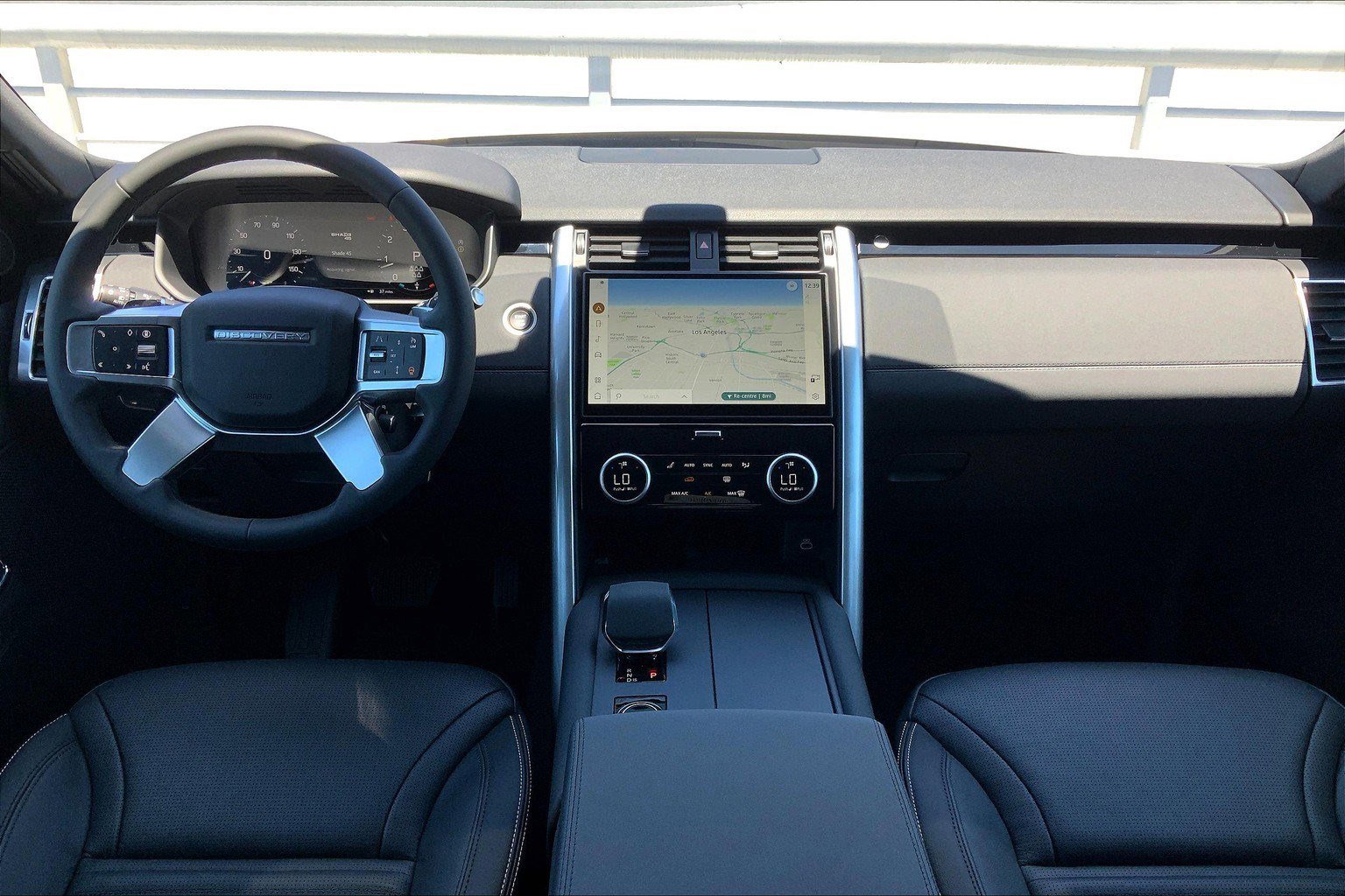 2025 Land Rover Discovery S photo 11