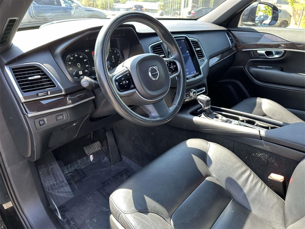 2019 Volvo XC90 T6 Momentum photo 2