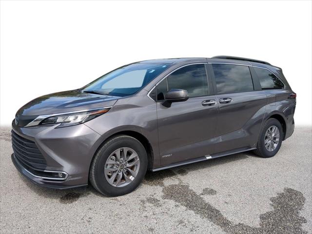 2021 Toyota Sienna XLE's photo