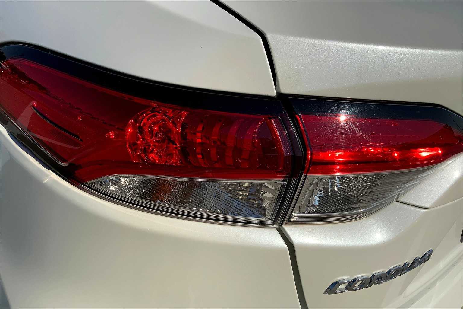 2020 Toyota Corolla LE photo 26