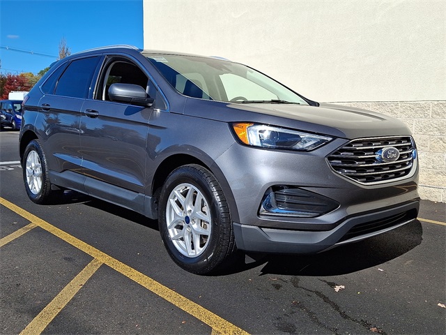2022 Ford Edge SEL photo 2