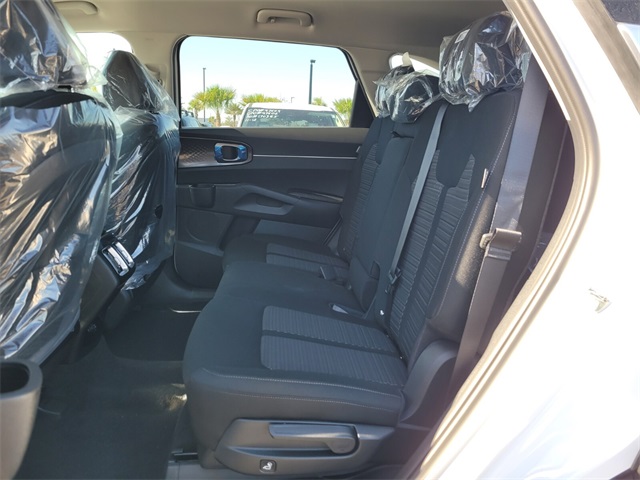 2026 Kia Sorento LX photo 4