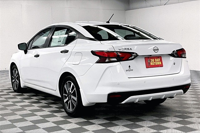 2025 Nissan Versa 1.6 S photo 3