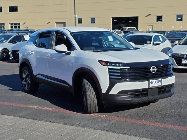 2025 Nissan Kicks SV photo 4