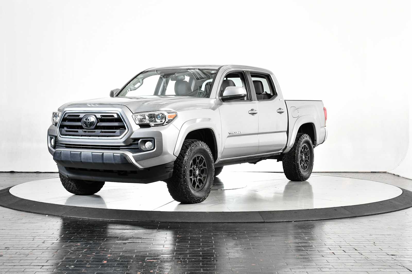 2019 Toyota Tacoma SR5's photo