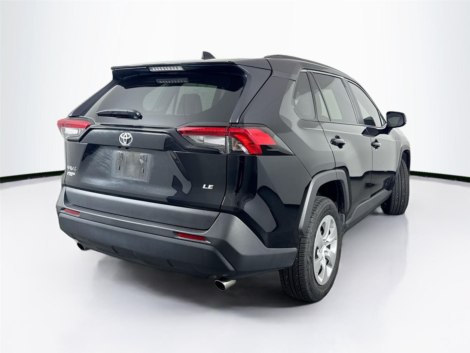 2020 Toyota RAV4 LE photo 3