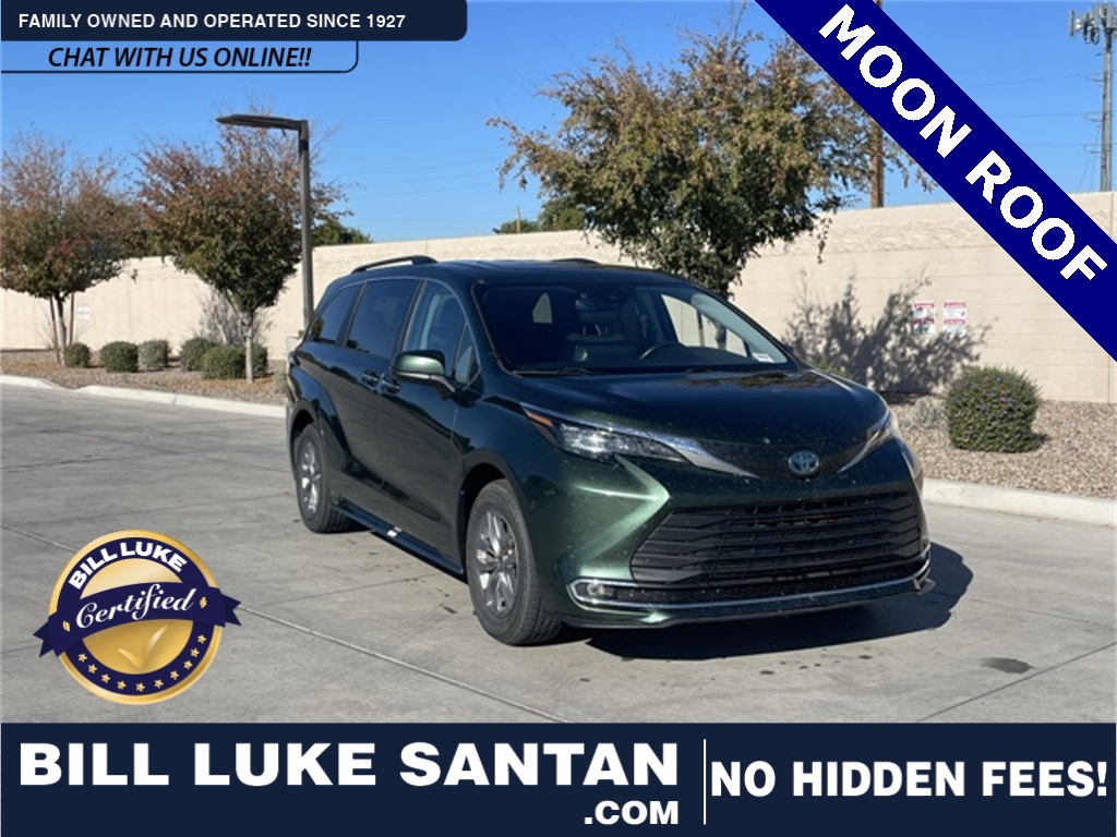 2024 Toyota Sienna XLE's photo