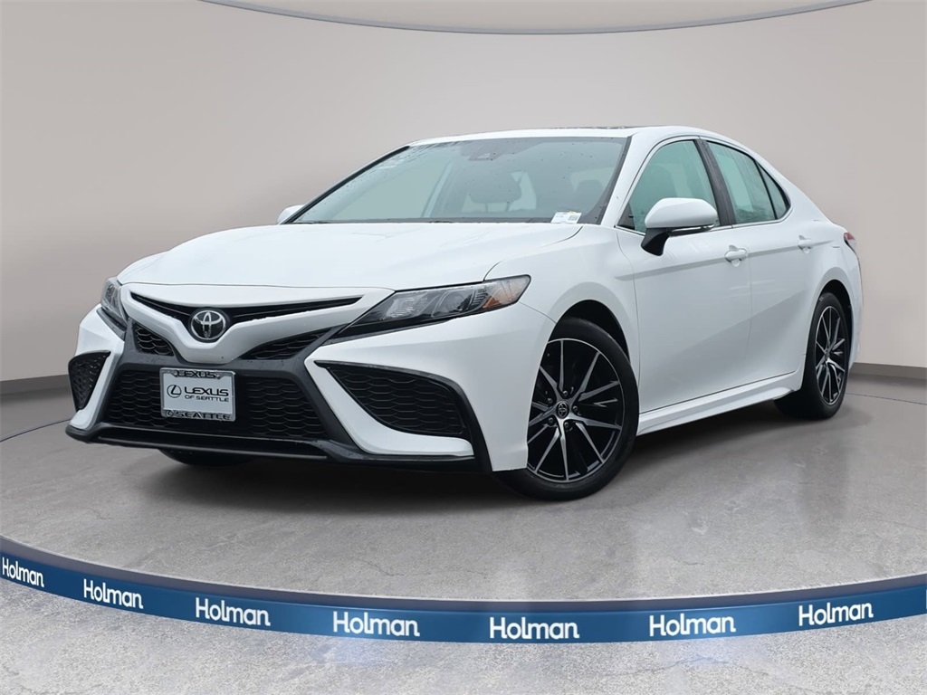 2024 Toyota Camry SE's photo