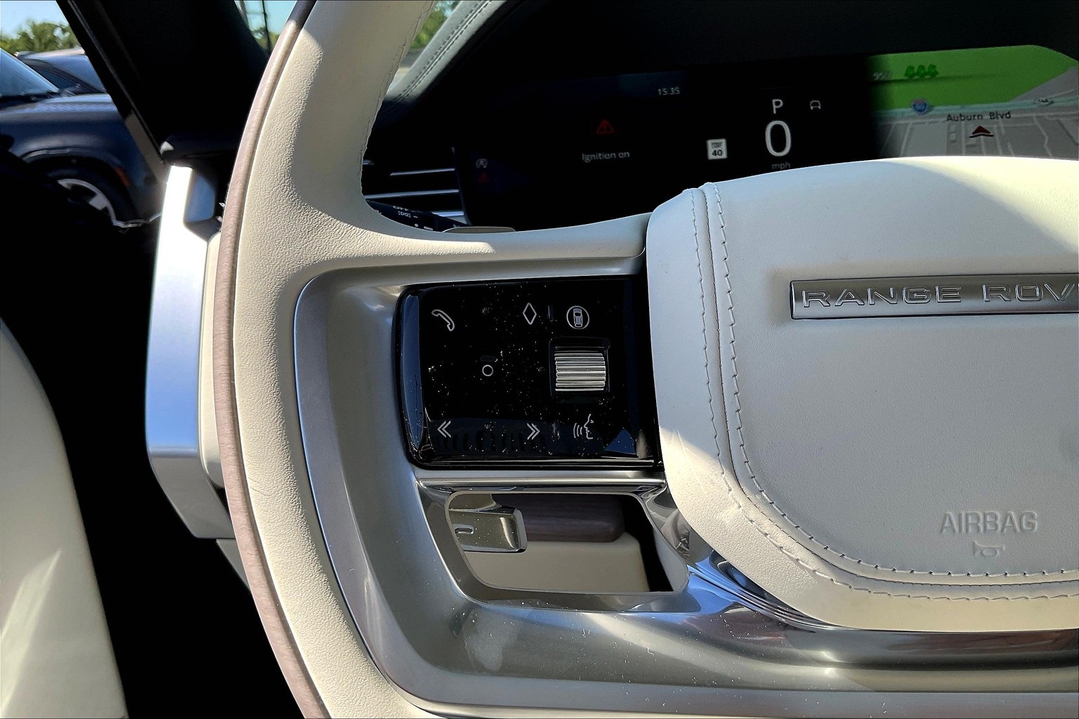 2025 Land Rover Range Rover SE photo 16